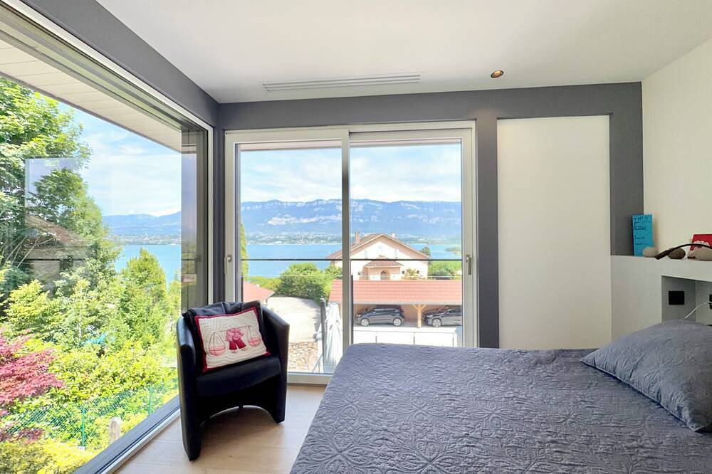 Villa 6 p Piscine à 5 mn à pied du lac in Le Bourget-du-Lac, Région de Chambéry