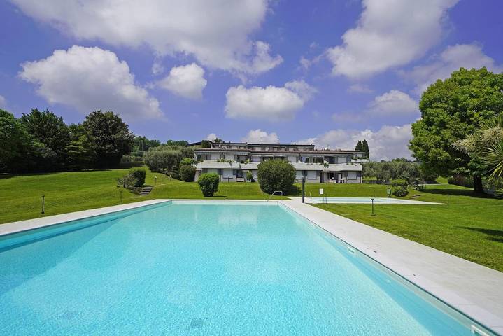 Appartamento per 4 persone, con giardino e piscina, con animali domestici in Soiano del Lago