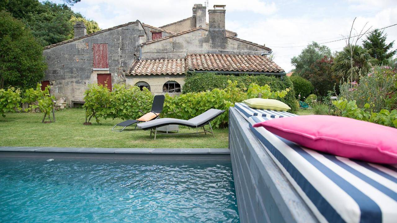 Double Room with Garden View in Bourg, Région de Blaye