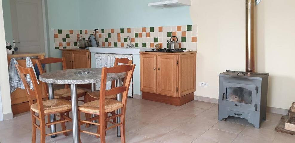 Location de vacances pour 2 personnes, avec vue ainsi que terrasse et piscine à Cazes-Mondenard - 2