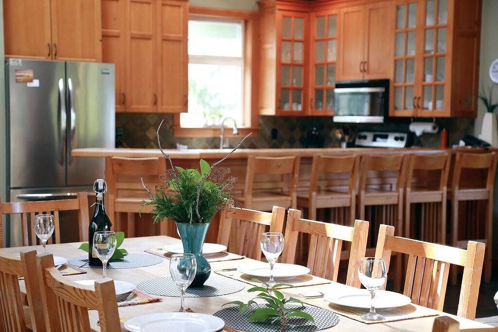 Jensen's Bay Retreat-S. Chesterman-Inlet View! in Tofino, Alberni-Clayoquot Regional District