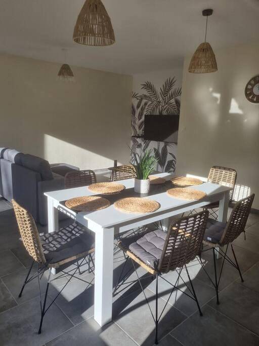 Location de vacances pour 6 personnes, avec terrasse à Saint-Romain-sous-Gourdon
