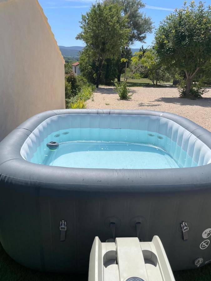 Location de vacances pour 6 personnes, avec vue et jardin à Mormoiron - 3