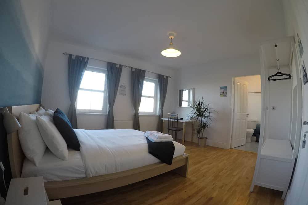 Large double room with ensuite bathroom in Portmagee, County Kerry