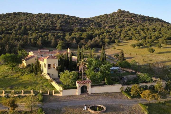 Casa rural para 20 personas, con terraza además de jardín y piscina, Se admiten mascotas en Vilches