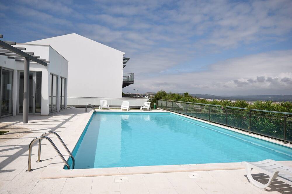 Holiday Home near São Martinho Beach in Salir do Porto, Tornada e Salir do Porto