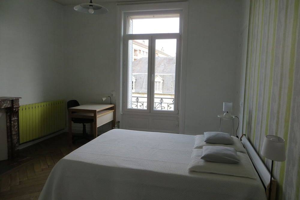 Appartement entier, Grand Appartement de Caractère in Lons-le-Saunier, Jura