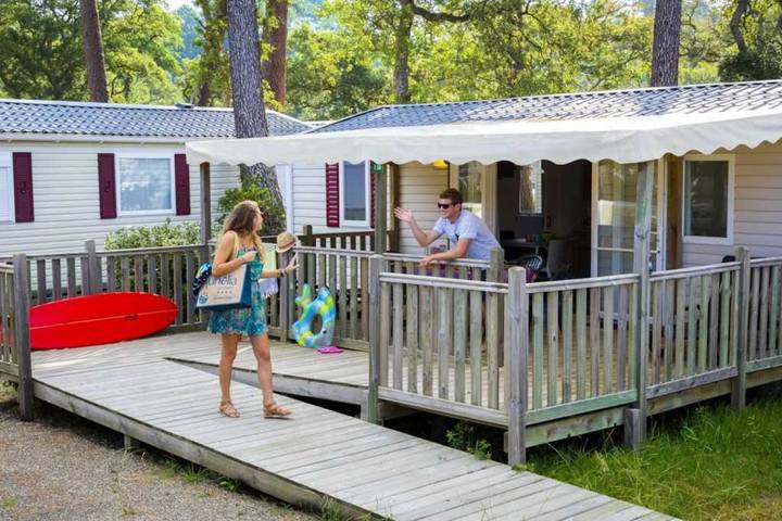Camping pour 8 personnes, avec bassin pour enfant à Seignosse