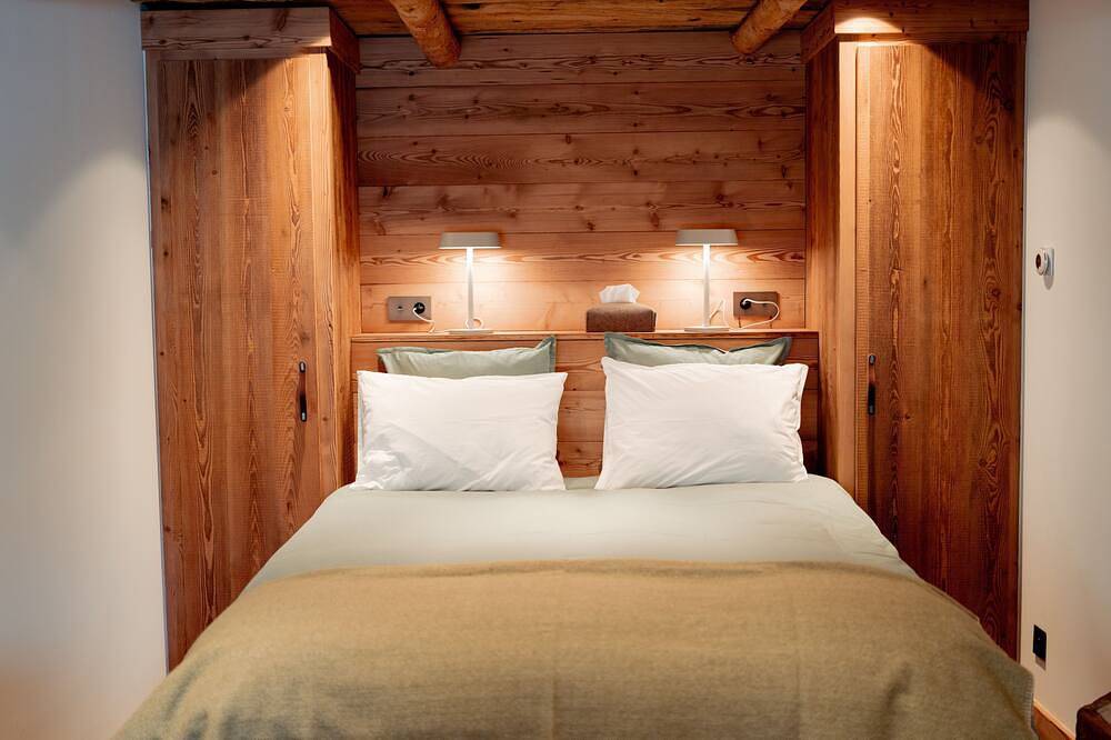 Authentic chalet near Val d'Isère with jacuzzi and breathtaking views in Sainte-Foy-Tarentaise, Albertville region