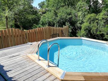 Gîte pour 4 personnes, avec jardin ainsi que piscine et terrasse à Joyeuse