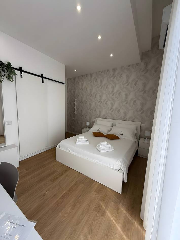 B&b for 2 people, with balcony in Catania