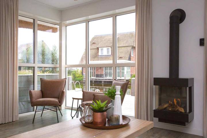 Luxuriöse Villa für 10 Personen mit Sauna am Tjeukemeer in Friesland in Delfstrahuizen, Friesland