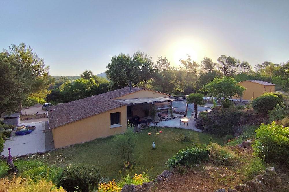 Provencal house with swimming pool near the Verdon. Peace and quiet guaranteed. in AOC Saint-Julien, Región Brignoles