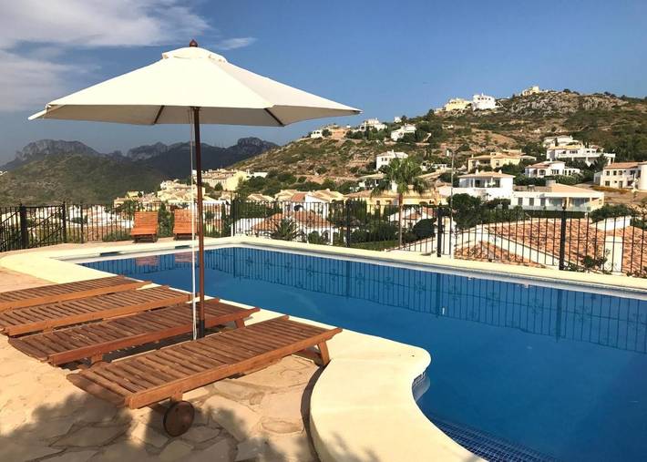 Casa rural para 14 personas, con Terraza y Jardín además de Piscina y Vistas en Ráfol de Almunia