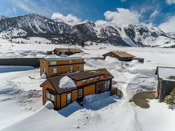 Log Cabin for 3 Guests in Mammoth Lakes, Mammoth Mountain, Picture 4