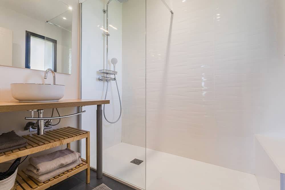 Estudio Jungle con terraza y piscina climatizada cerca de Nantes in Planète Sauvage, Port-Saint-Père