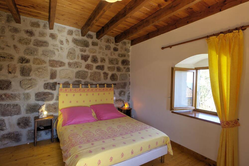 Gîte de charme avec cheminée, wifi inclus in Burdignes, Parc Naturel Régional du Pilat