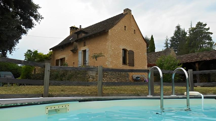 Gîte pour 5 personnes, avec jardin ainsi que piscine et terrasse