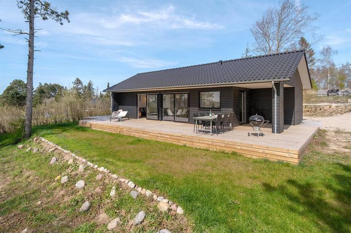 Ferienhaus für 10 Personen, mit Whirlpool und Terrasse sowie Sauna in Millinge