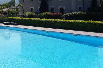 Gîte pour 4 personnes, avec terrasse ainsi que piscine et jardin à Tresserve