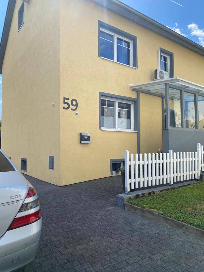 Ferienhaus für 10 Personen, mit Balkon und Terrasse sowie Garten und Ausblick in Peterswald-Löffelscheid