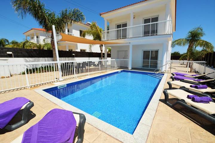 Holiday rental for 10 people, with garden and view as well as pool in Nissi Beach