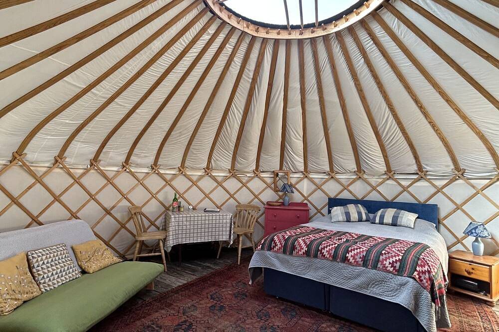 Cai Yurt bespoke yurt with Outdoor Shower in Herefordshire