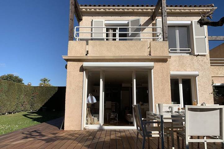 Maison de vacances pour 5 personnes, avec piscine ainsi que jardin et terrasse à Antibes