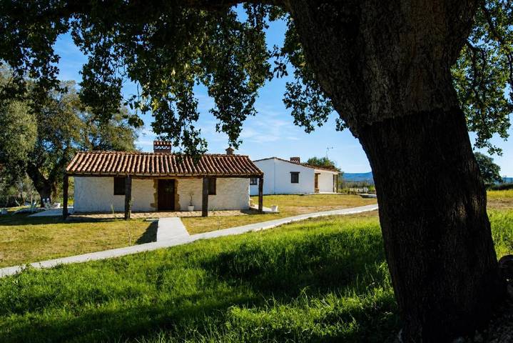 Casa rural para 5 personas, con terraza además de piscina y jardín en Valencia de Alcántara - 4