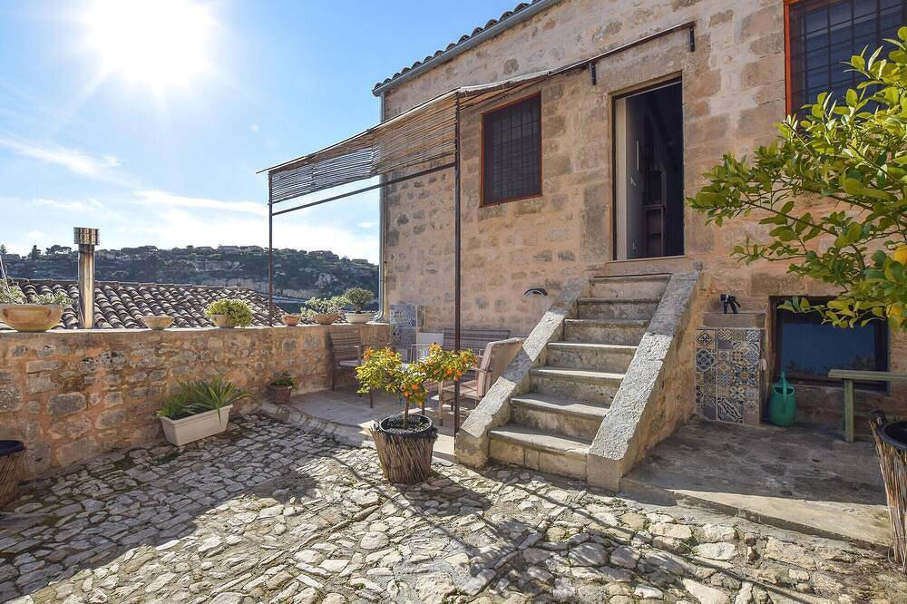 La casa dei Giarrentini in Modica (town), Modica
