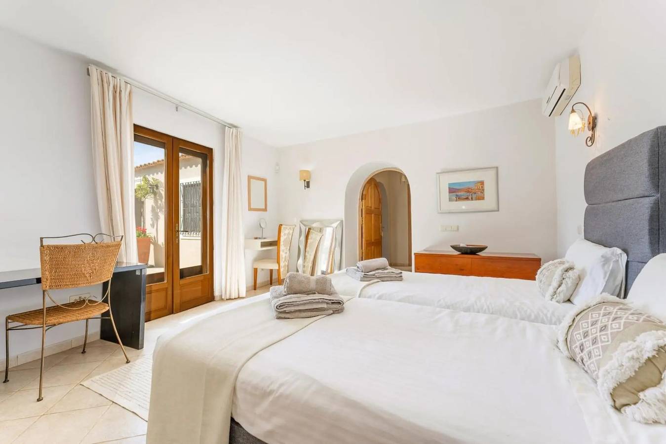 Habitación 'The Courtyard' con piscina compartida, jardín compartido y Wi-Fi in Almancil, Distrito de Faro