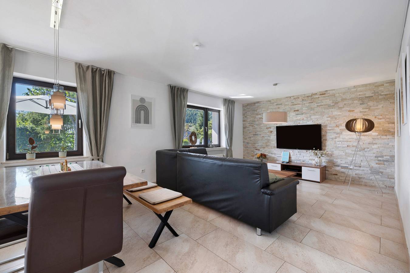 Ganze Wohnung, Ferienwohnung 'Mayer' mit Privatterrasse, Gemeinschaftsgarten und Wi-Fi in Albstadt, Neckar-Alb