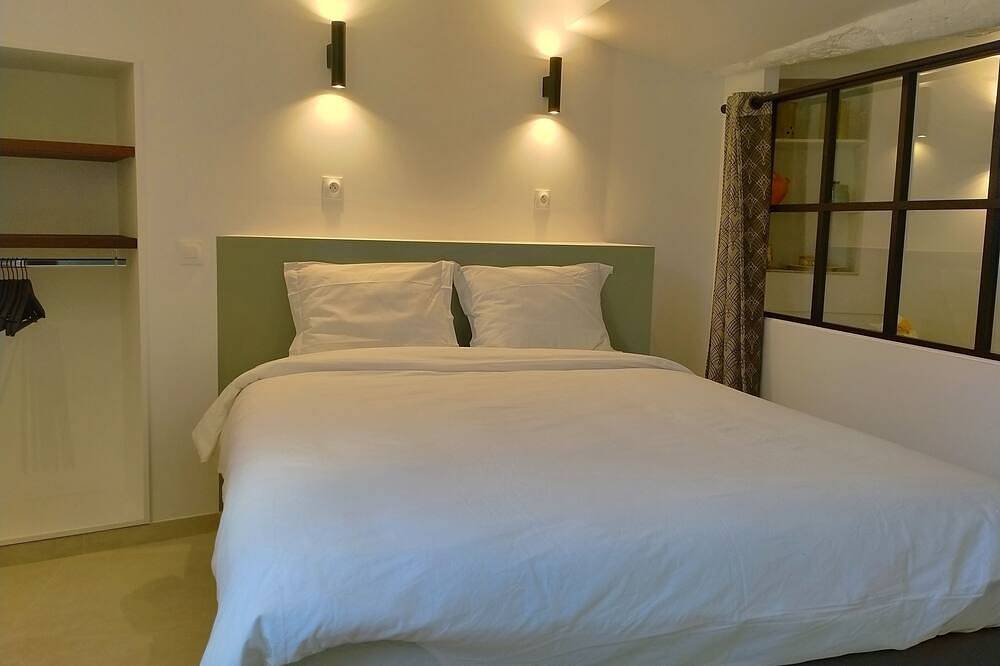 Entire apartment, Apartment in 1 of the most beautiful villages of Provence in Tourtour, Draguignan region
