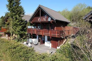 Maison de campagne pour 6 personnes, avec piscine et balcon, animaux acceptés dans Dochamps
