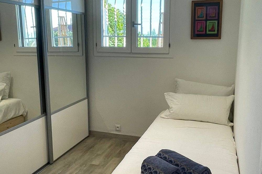 Ganze Wohnung, 3 Zimmer Ferienwohnung  mit Meerblick,  Pool und  grosser, privater Terrasse in Cannes La Bocca, Cannes