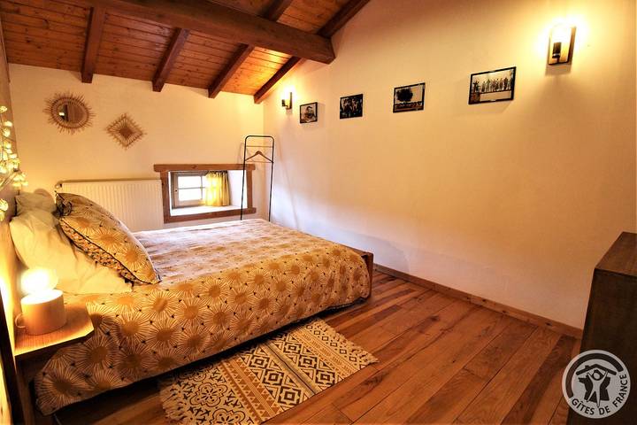 Gîte pour 6 personnes, avec jardin à Chambost-Longessaigne - 4