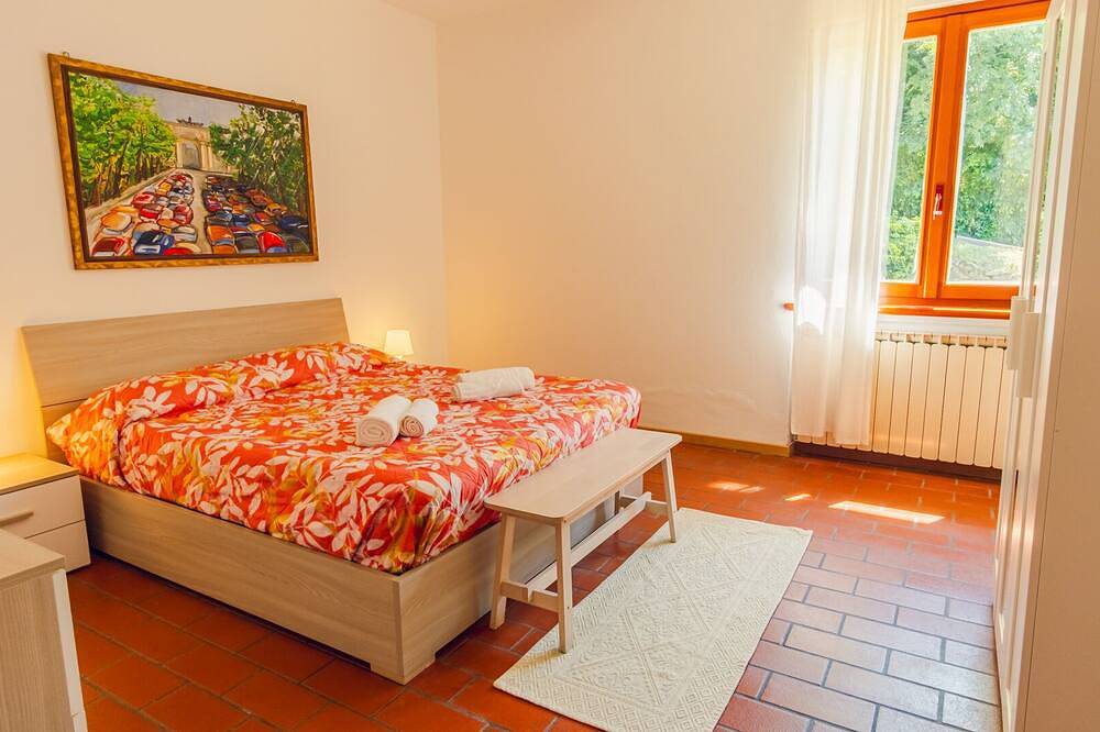 Wohnstätte-Poolblick-Eigenes Badezimmer-Apartment-lago di garda vacanza in Costermano, Gardasee-Berge