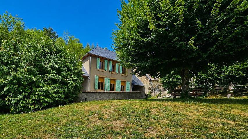 L'ancienne école in Saint-Honoré, Isère