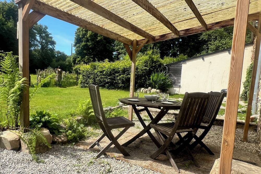 Charmante petite maison du 17ème siècle près du lac du Guerledan avec Climatiseu in Saint-Mayeux, Cotes-d'Armor