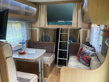 Tente pour 4 personnes, avec jacuzzi et jardin, adapté aux familles dans Île de France