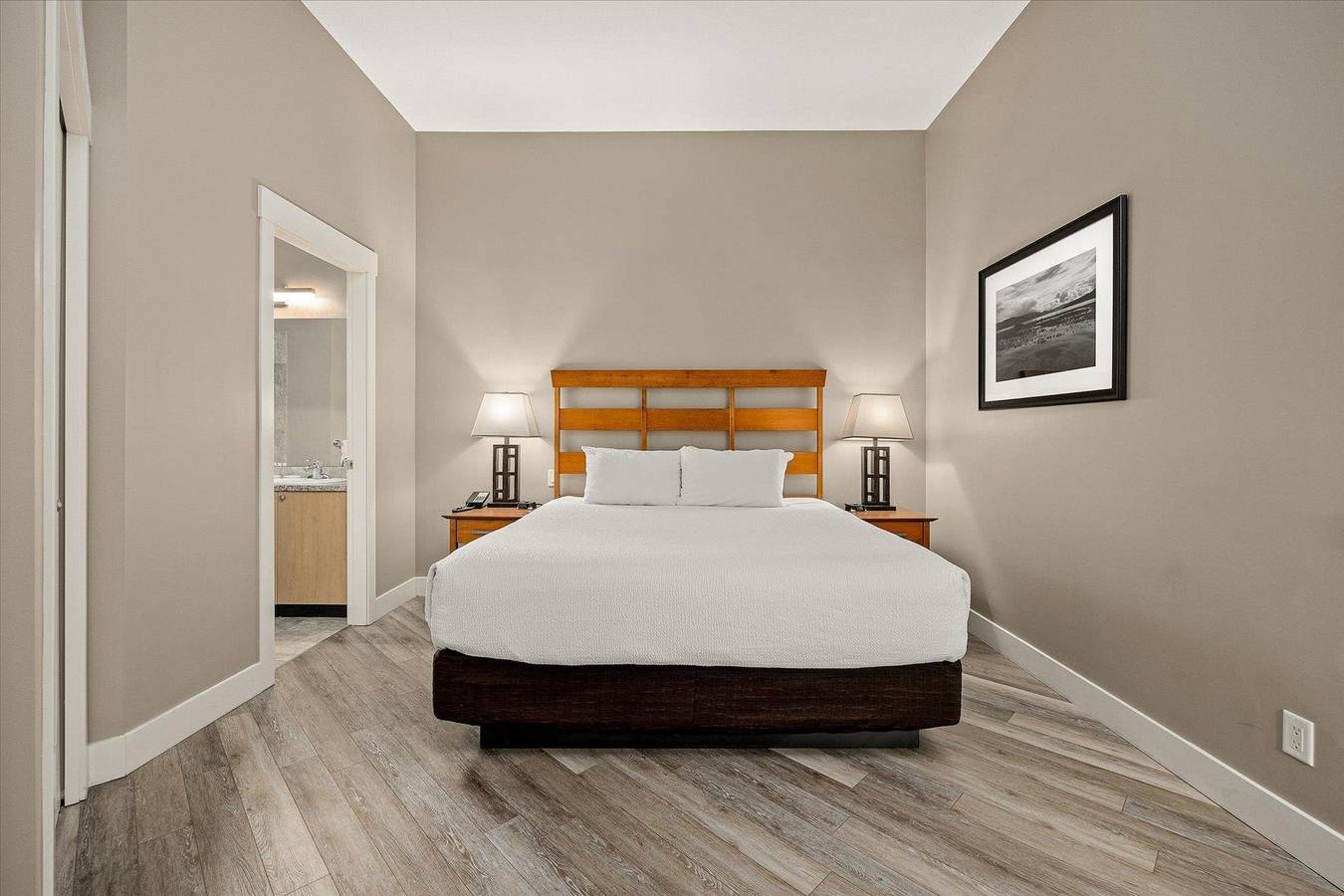 Ganze Wohnung, Beautiful Sunny Shore at The Cove in West Kelowna, Crystal Mountain