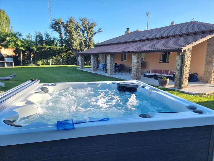Casa de vacaciones para 11 personas, con vistas además de jardín y piscina, Se admiten mascotas - 1