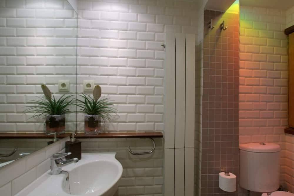 Ganze Wohnung, Central apartment 5 min.Ramblas next to the Mercat Sant Antoni.well communi in Barcelona Zentrum, Barcelona