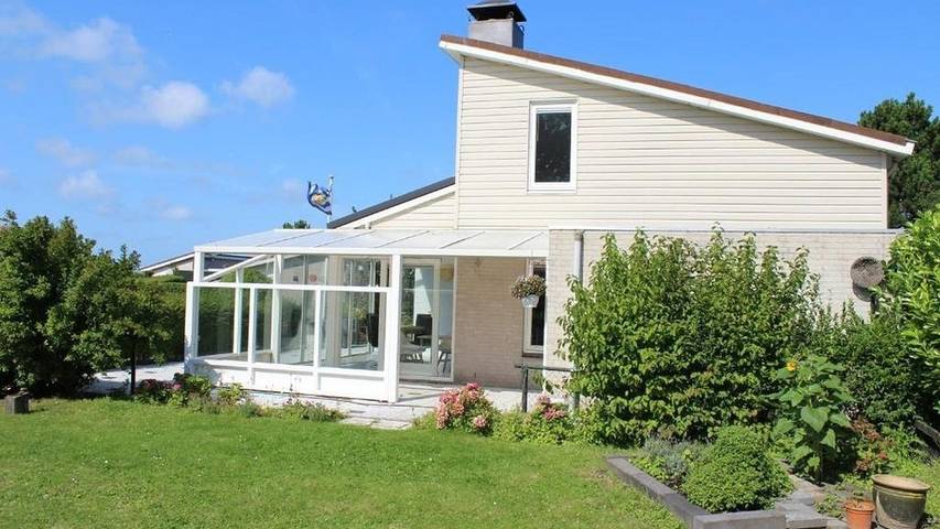 Vacation rental for 6 people, with yard and balcony in Kamperland