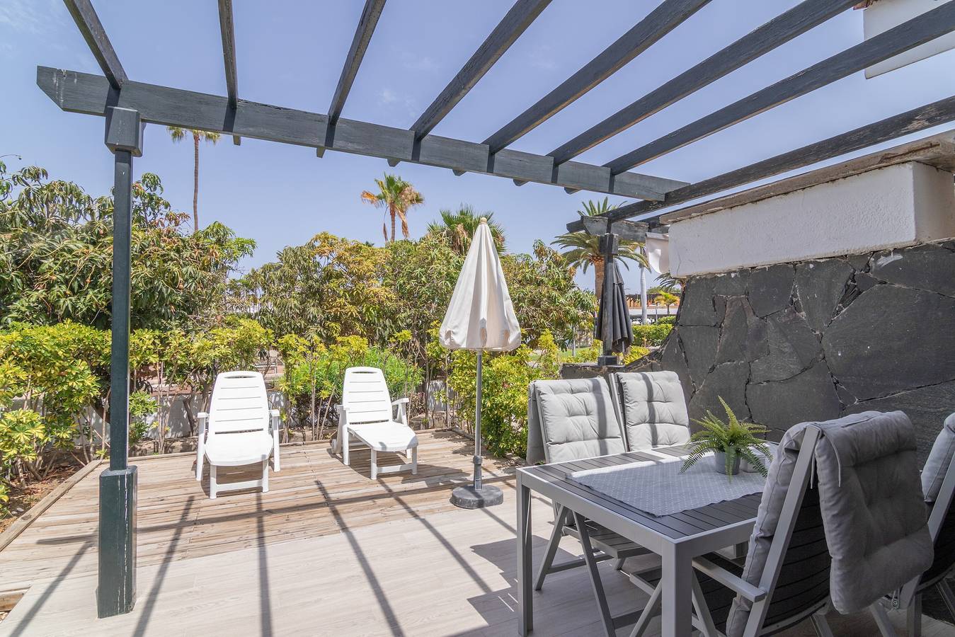 Entire apartment, Beautiful Bungalow Maspalomas Lago with Shared Pool and Private Terrace in Campo Internacional, San Bartolomé de Tirajana