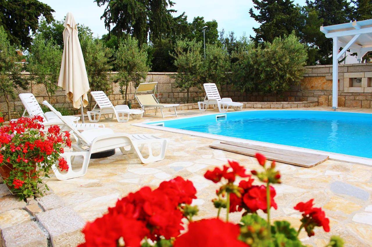 Ganze Wohnung, Three-Bedroom Suite in Ciuleanu-Veres Beach, Pakostane