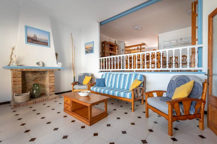 Zentrale Ferienwohnung nur wenige Meter vom Strand entfernt, mit Terrasse in Playa Son Serra de Marina, Santa Margalida