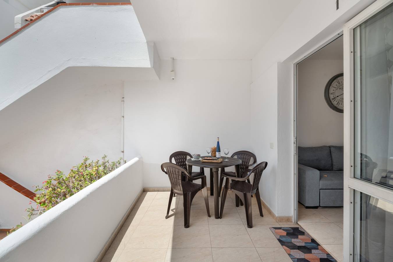 Entire apartment, Vacation Apartment 'Sunset Lux Las Floritas' with Shared Pool, Private Terrace and Wi-Fi in Playa de las Américas, Arona