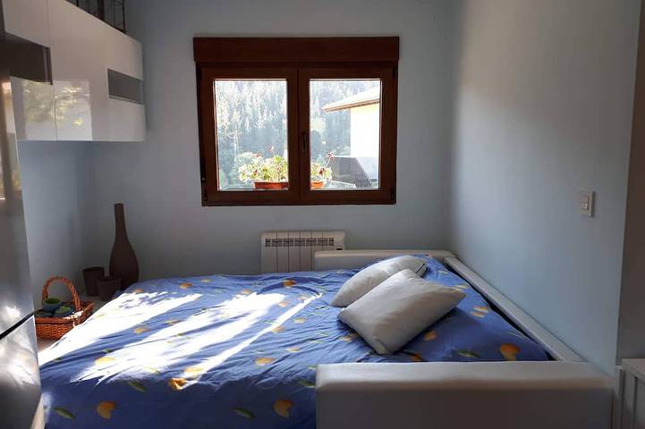 Gîte rural avec jardin et terrasse entre deux parcs naturels. in Yurre, Biscaye
