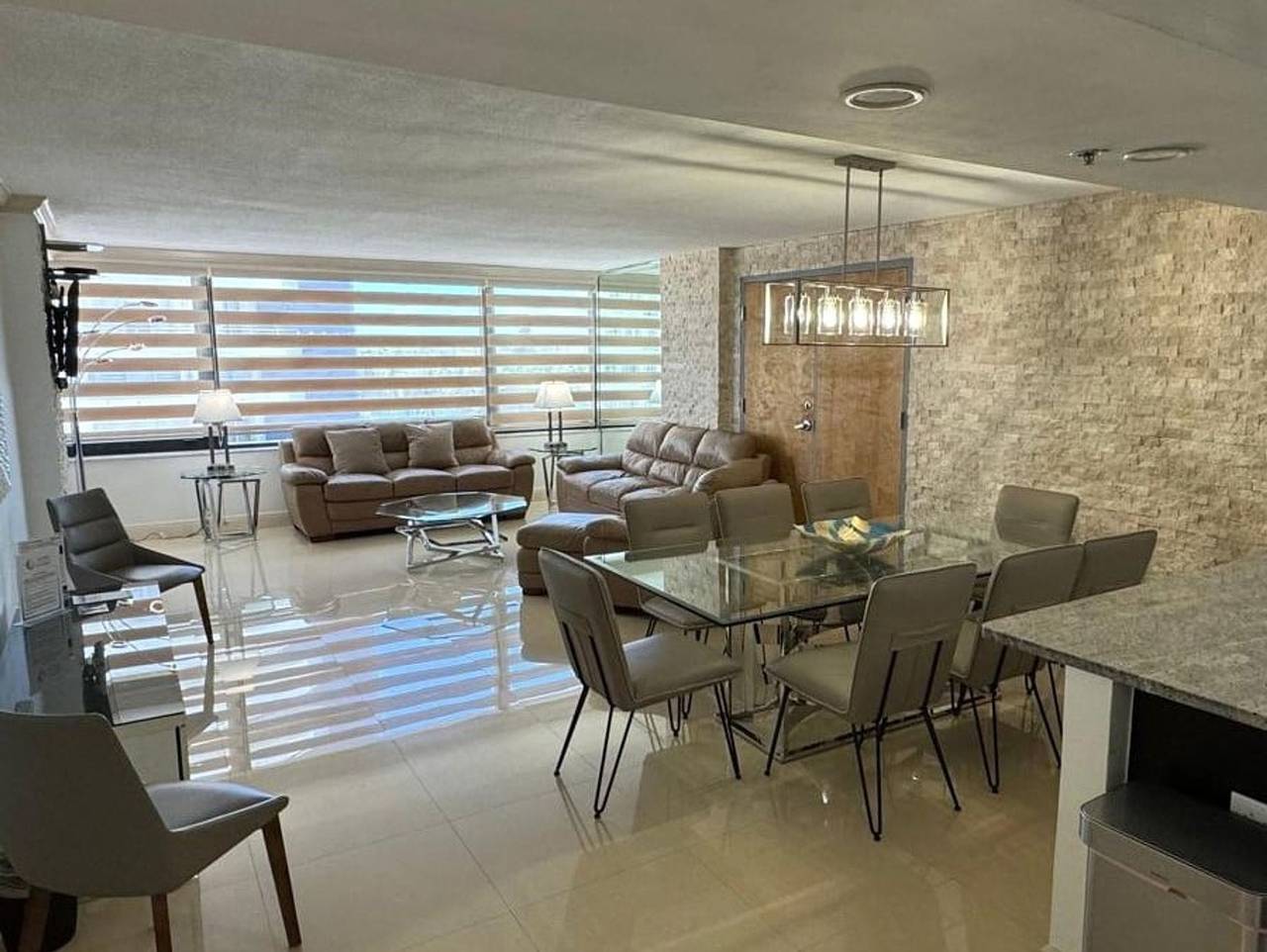 Apartamento entero, Large Contemporary Apt Beautiful Water & City Views - 819 in Miami Beach, Florida